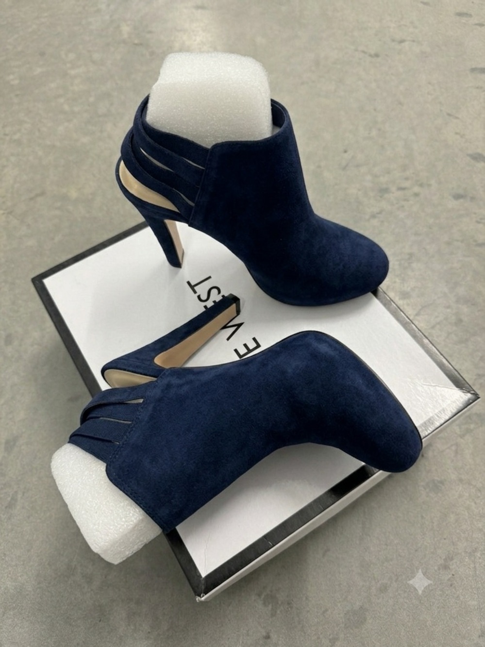 Nine West Navy Suede 4in High Heel Ankle Booties“Blaiseo” crisscross straps SZ 8
